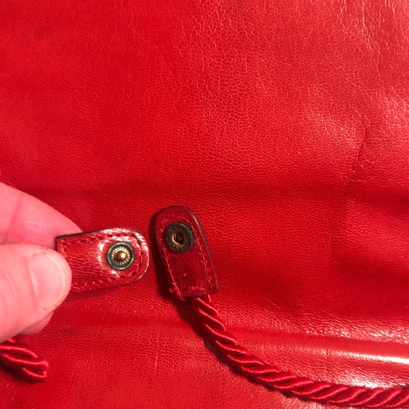 ๐คฉ *AUTHENTIC* VINTAGE 80โs FENDI RED LEATHER CROSSBODY* ๐ - Picture 10 of 16